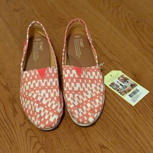 TOMS Women's Pink Patterned Slip-On Shoes 9.5